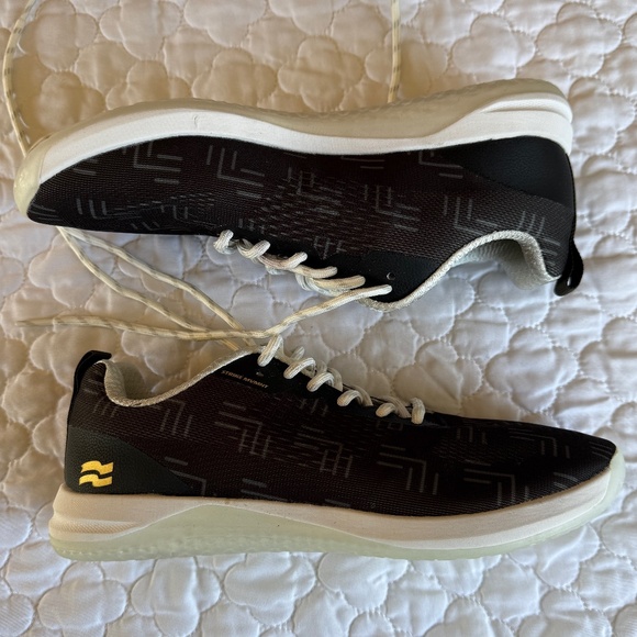 STRIKE MVMNT HAZE EZ Trainer Shoes Size 7 main image 4